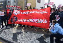 Arsenal fans protest as Kroenke prepares to buy club