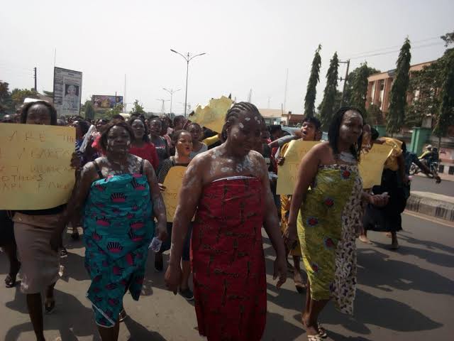 Hundreds of market women protest half naked, block Ebonyi Deputy ...